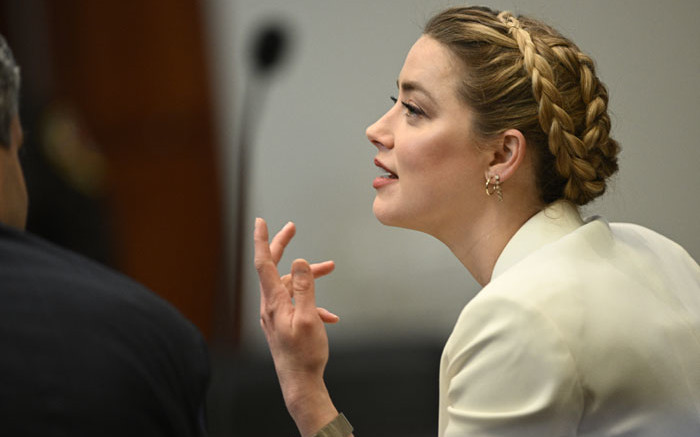 Amber Heard se pronuncia en juicio por difamación