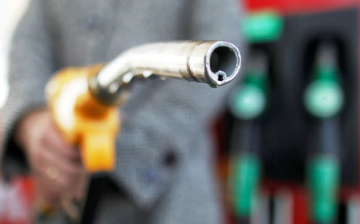 DA pide al gobierno que elimine por completo el impuesto general al combustible