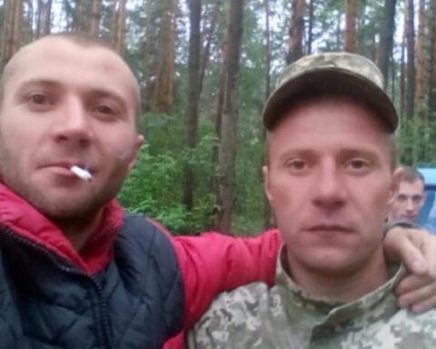 Dice que fue torturado por soldados rusos, que le dispararon en la cara y lo enterraron vivo.  Esta es la historia de supervivencia de un hombre ucraniano