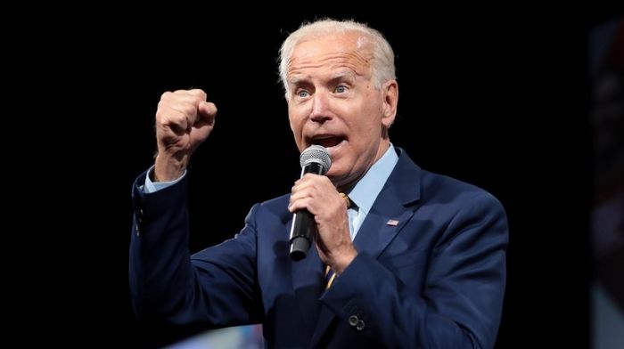 La aprobación del trabajo de Biden se reduce a un nuevo mínimo, solo el 26% de los hispanos lo aprueba