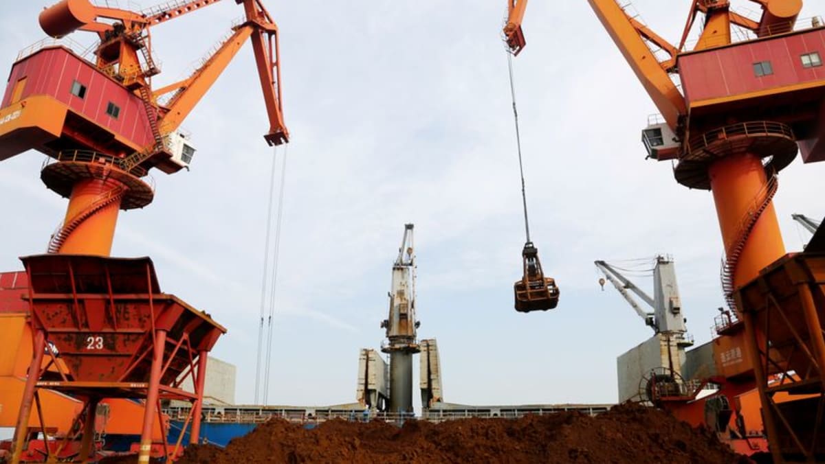 La caída de las importaciones de mineral de hierro de China se extiende hasta abril: aduana