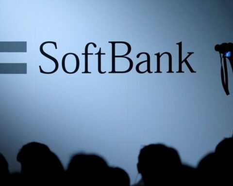 La empresa de logística respaldada por SoftBank, Delhivery, valorada en $ 4.9 mil millones en su debut en India