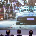 La planta de Tesla en Shanghái planea fabricar menos de 200 autos el martes: memorándum