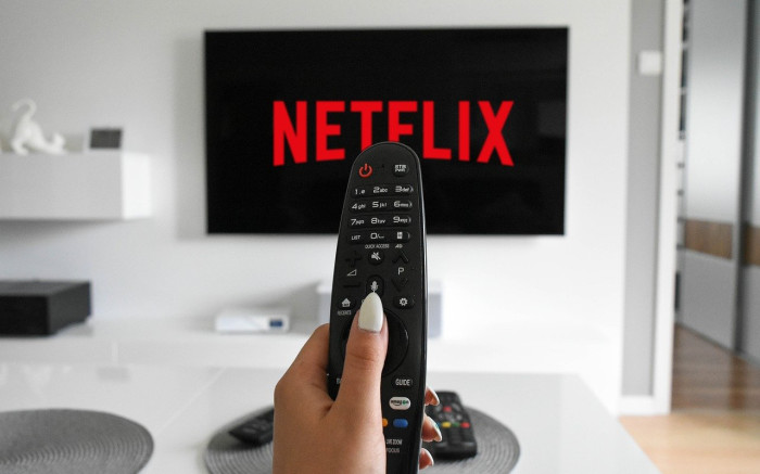 Netflix planea introducir anuncios y tarifas para compartir contraseñas