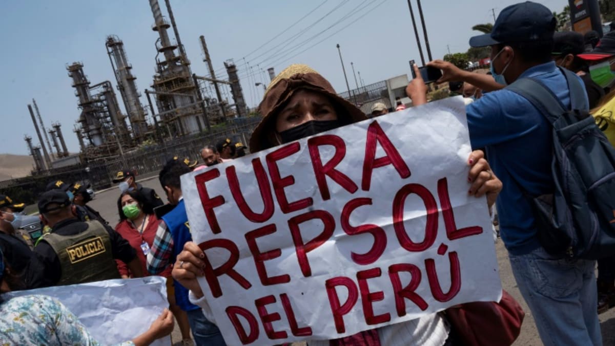 Perú demanda a española Repsol por US$4.500 millones por derrame de petróleo