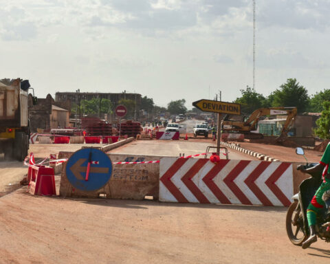 Presuntos yihadistas matan a decenas en el este de Burkina Faso
