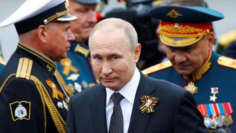 El presidente ruso, Vladimir Putin, asiste al desfile militar del Día de la Victoria de 2019 en la Plaza Roja de Moscú.