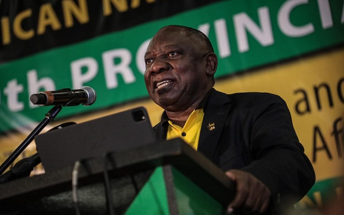 Ramaphosa insta a los líderes del ANC del Cabo Oriental a abordar la pobreza en la provincia