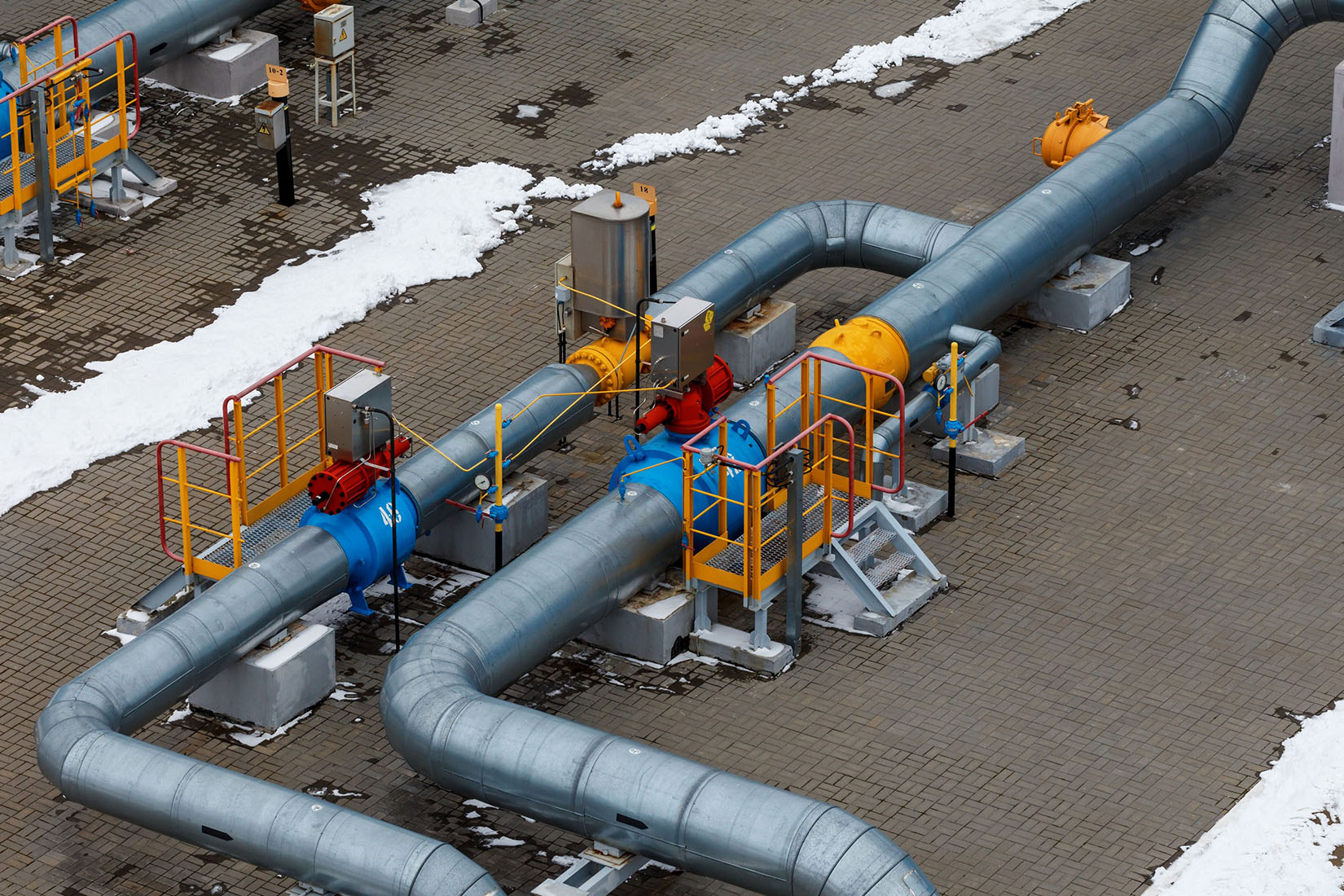 Rompiendo contrato, Rusia corta el suministro de gas a Bulgaria y Polonia