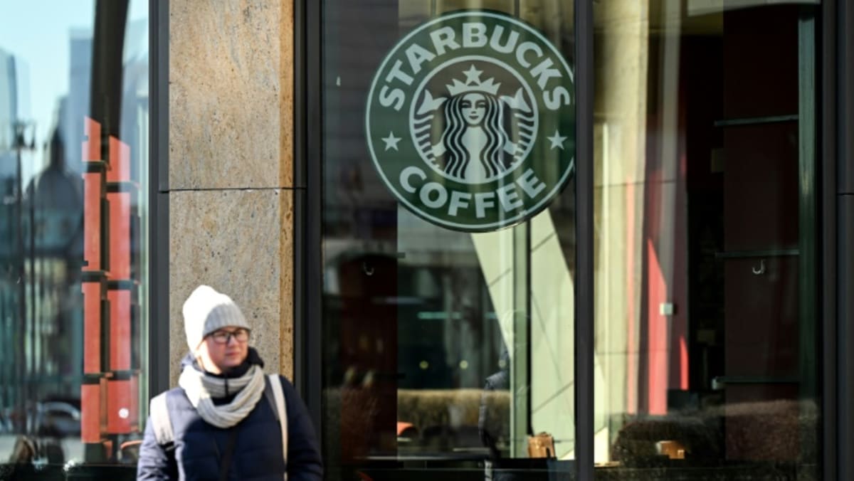 Starbucks dice que saldrá completamente de Rusia, cerrando 130 cafés