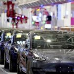 Tesla detiene la producción en la planta de Shanghái por problemas de suministro: Fuentes