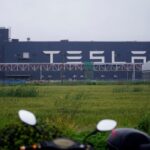 Tesla retrasa el plan para restaurar la producción de Shanghái a los niveles previos al cierre: memorándum