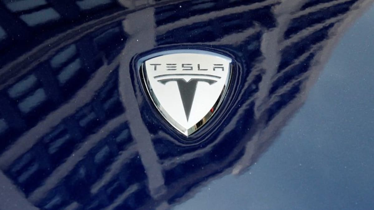 Transport Canada investiga la causa del incendio de Tesla en Vancouver