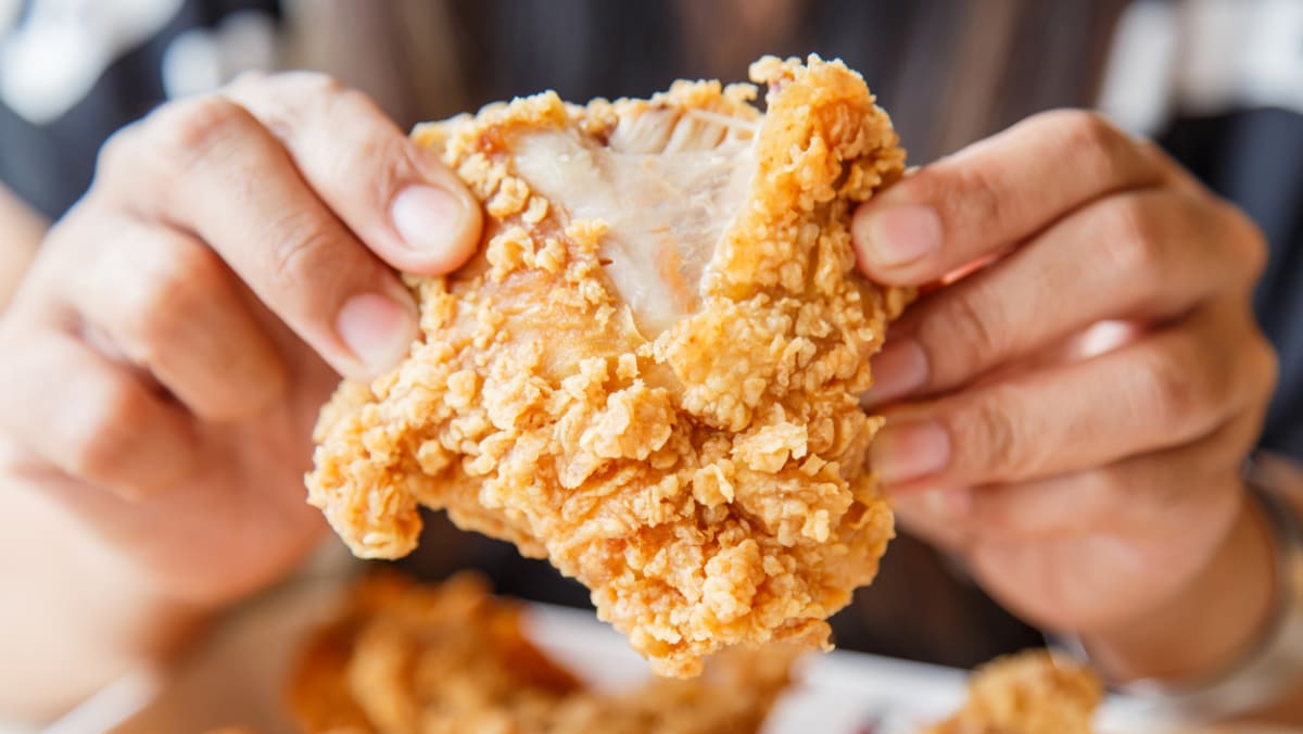 Usar pollo congelado como 'último recurso', dicen los restaurantes preocupados por la calidad de los alimentos después de la prohibición de exportación de Malasia