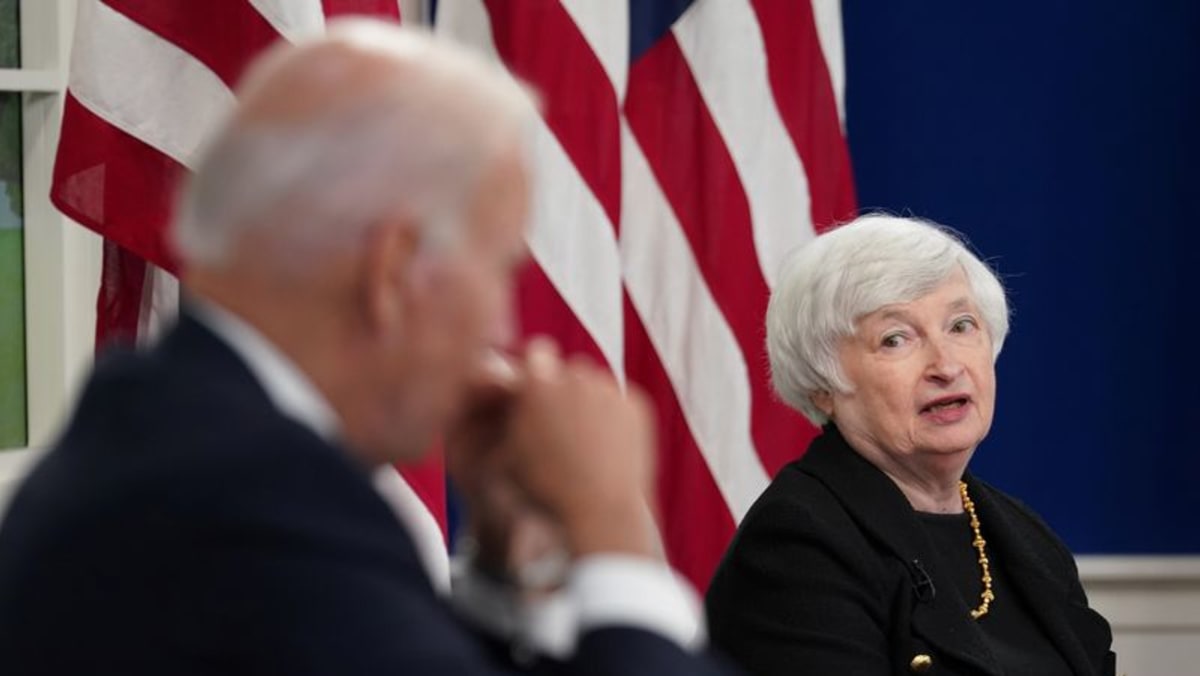 Yellen confirma que está presionando a Biden para algunas reducciones arancelarias de China