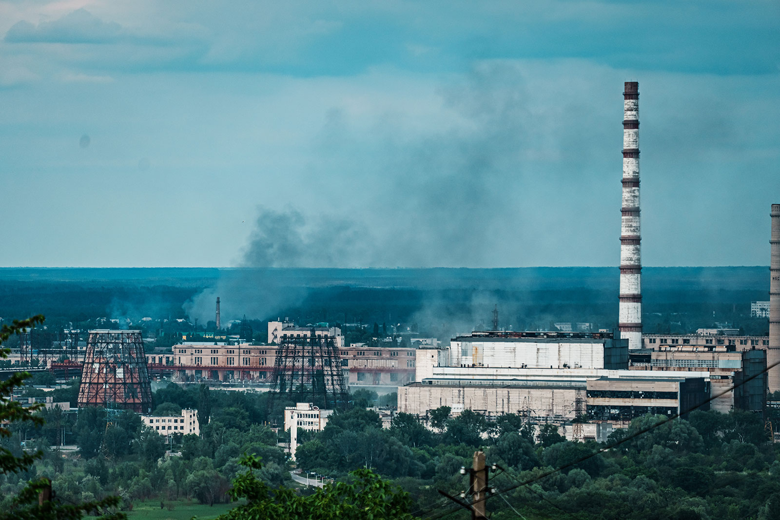 El humo se eleva desde Severodonetsk, Ucrania, el 5 de junio.