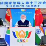 El presidente ruso Vladimir Putin, arriba a la izquierda, junto con el presidente chino Xi, el presidente sudafricano Cyril Ramaphosa, el presidente brasileño Jair Bolsonaro y el anfitrión, el primer ministro indio Narendra Modi, asisten a la 13ª cumbre BRICS a través de un enlace de video el 9 de septiembre de 2021.