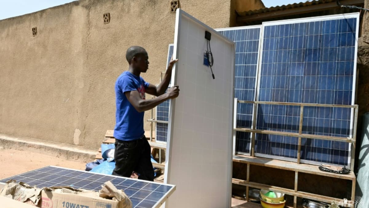 África necesita 25.000 millones de dólares al año para tener pleno acceso a la electricidad: AIE