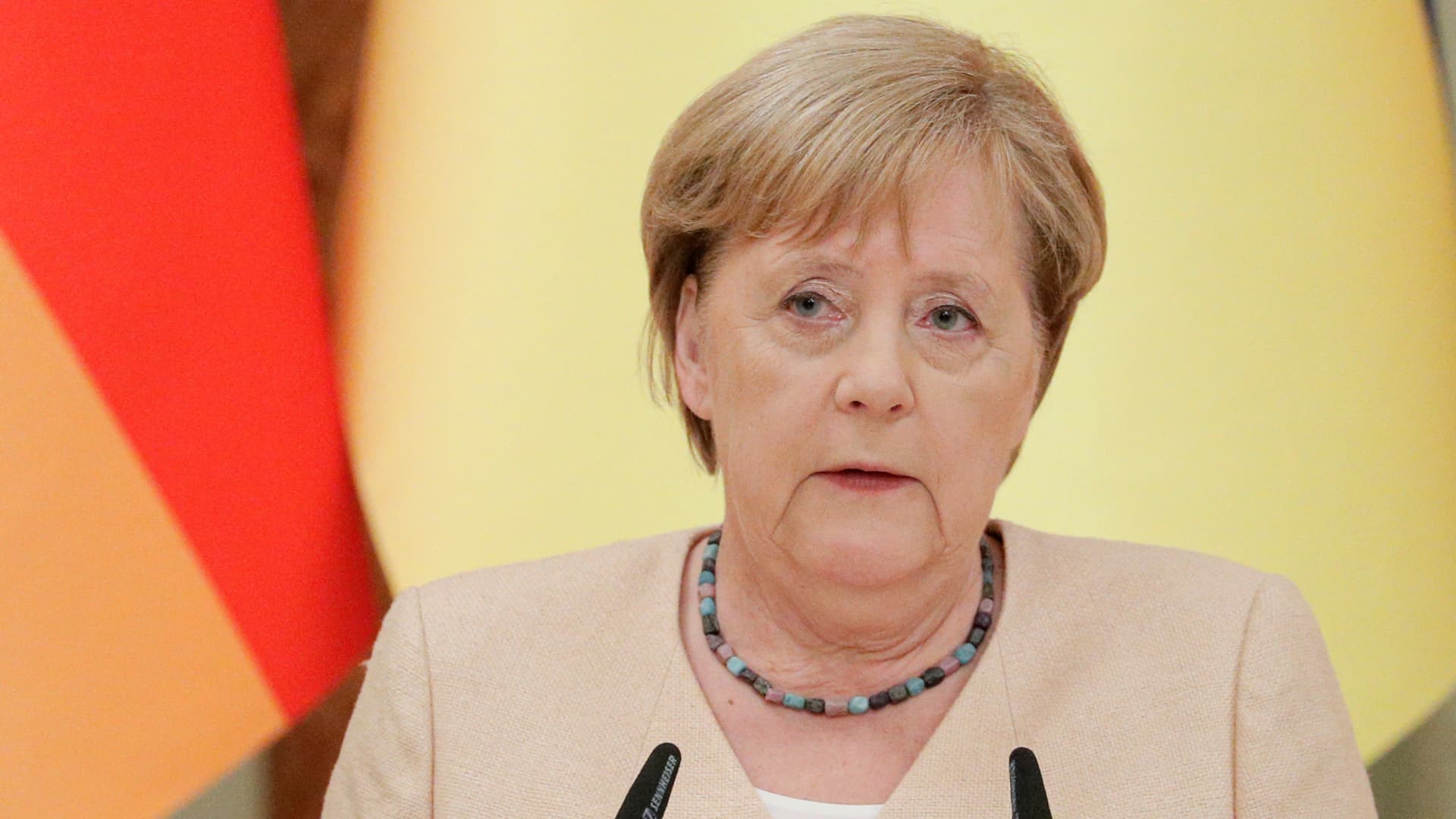 Angela Merkel rompe el silencio sobre Ucrania y llama 'bárbara' la guerra de Rusia