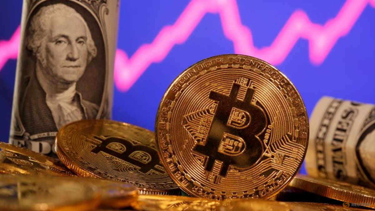 Bitcoin cae un 12,1% a 23.366 dólares