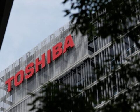 El director de Toshiba, Watahiki, presenta su renuncia después de la votación de los accionistas -TV Tokyo