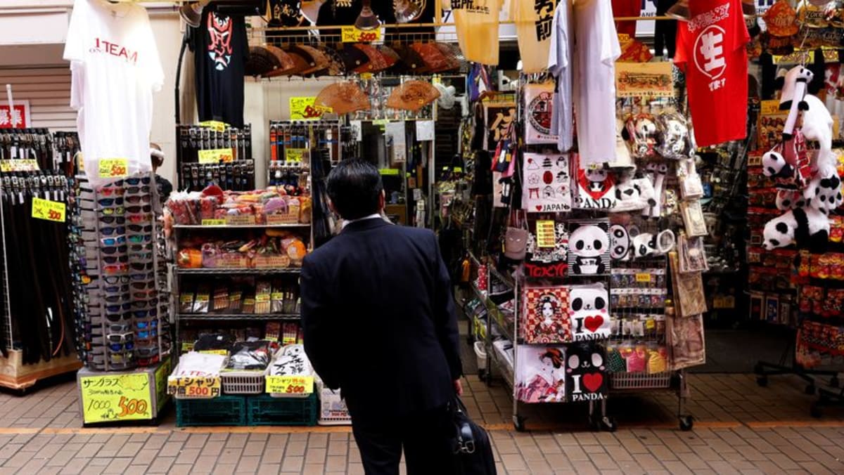 El gasto de los hogares en Japón en abril cae un 1,7% interanual