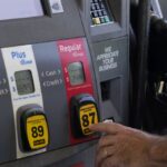 El precio de la gasolina en EE.UU. alcanza un récord de US$5 por galón: grupo automotriz