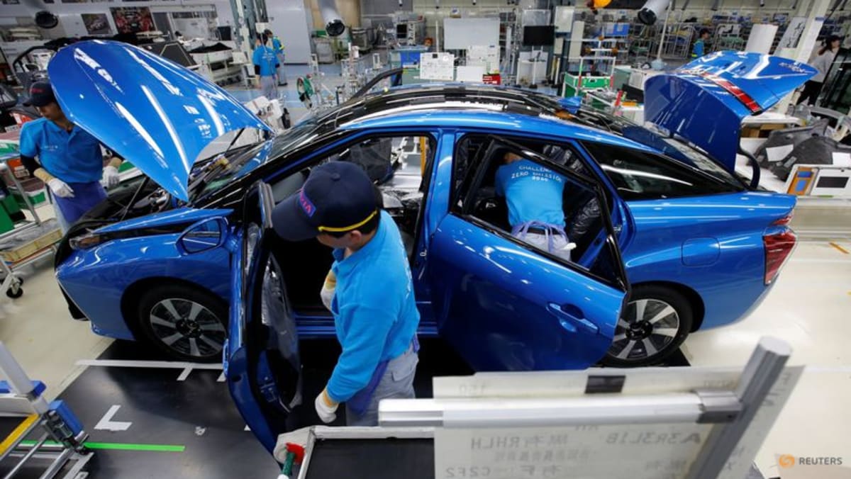 El proveedor de Toyota, Toyoda Gosei, pide a los empleados que se retiren mientras el encierro muerde