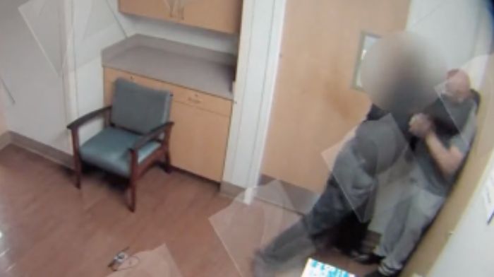 El video del empleado de la clínica VA de Atlanta que golpea sin piedad a un veterano de Vietnam es el último en abusos horribles del VA