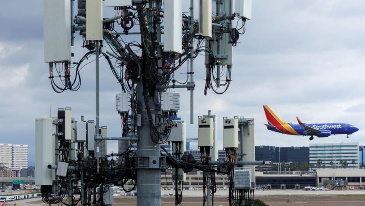 Exclusivo-FAA insta a las aerolíneas a actuar mientras los operadores inalámbricos planean aumentar la señal 5G