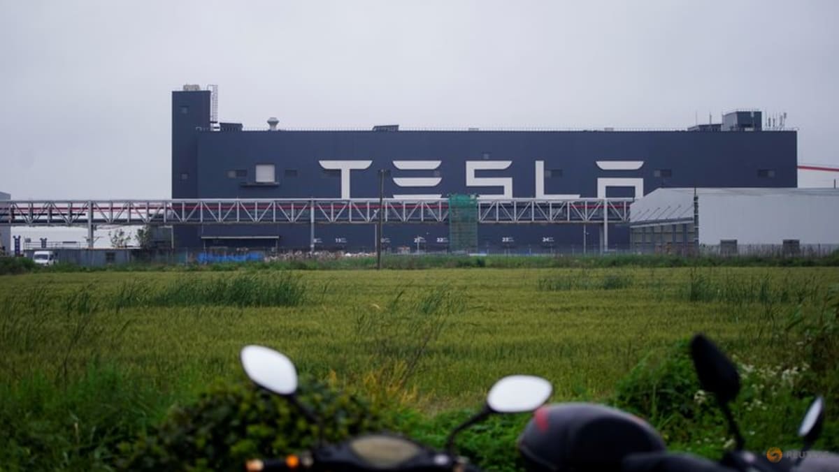Exclusivo-Tesla planea suspensión de 2 semanas de la mayor parte de la producción de Shanghái para actualización: memorándum