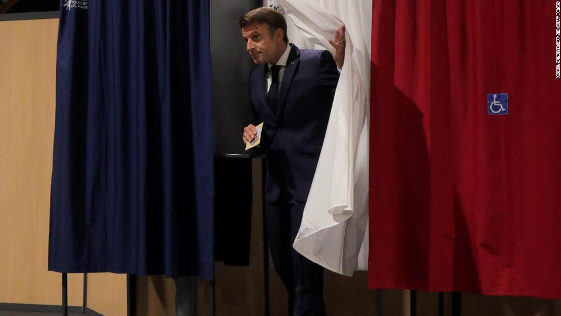 Francia vota y Macron se enfrenta a una dura batalla por el control del Parlamento