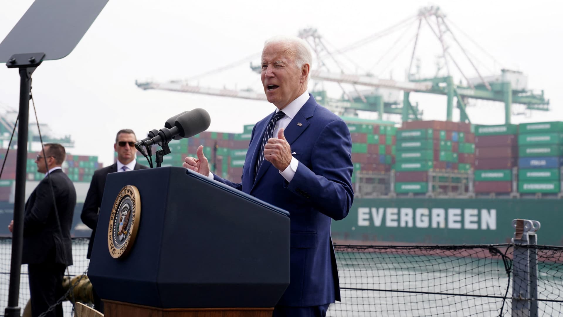 Joe Biden critica a Exxon Mobil por los precios del gas después del informe de inflación del IPC de mayo