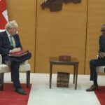 Johnson defiende acuerdo migratorio en visita a Ruanda