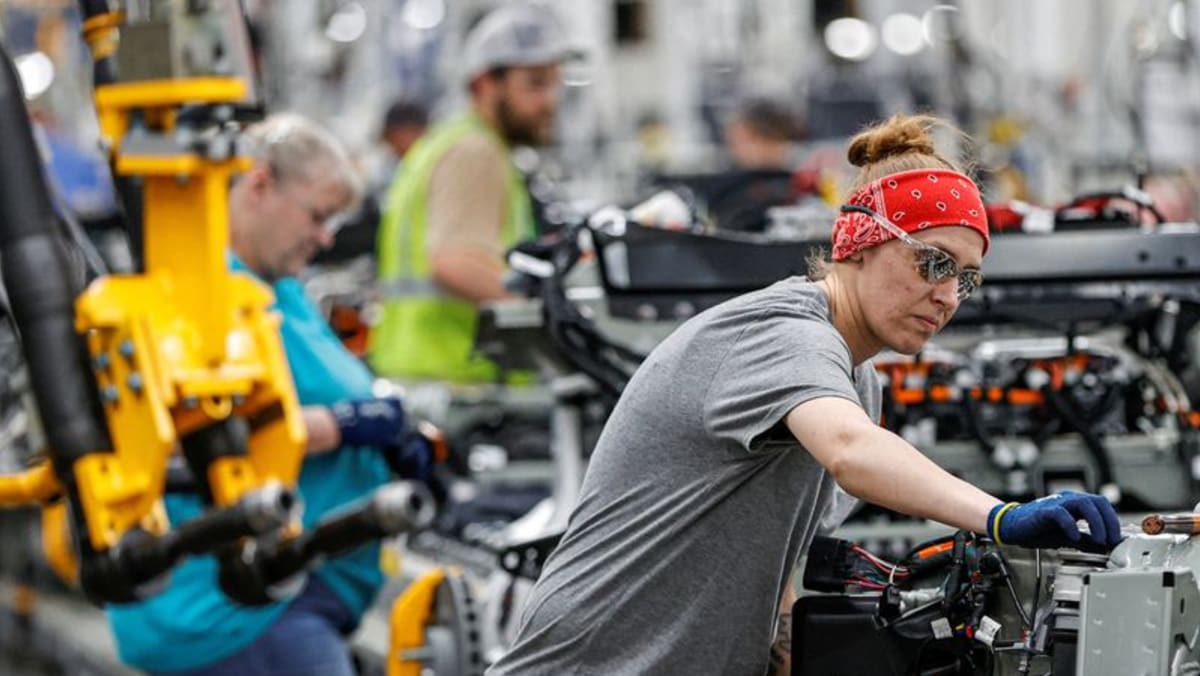 La Casa Blanca inicia una campaña para capacitar a más trabajadores de banda ancha, construcción y vehículos eléctricos