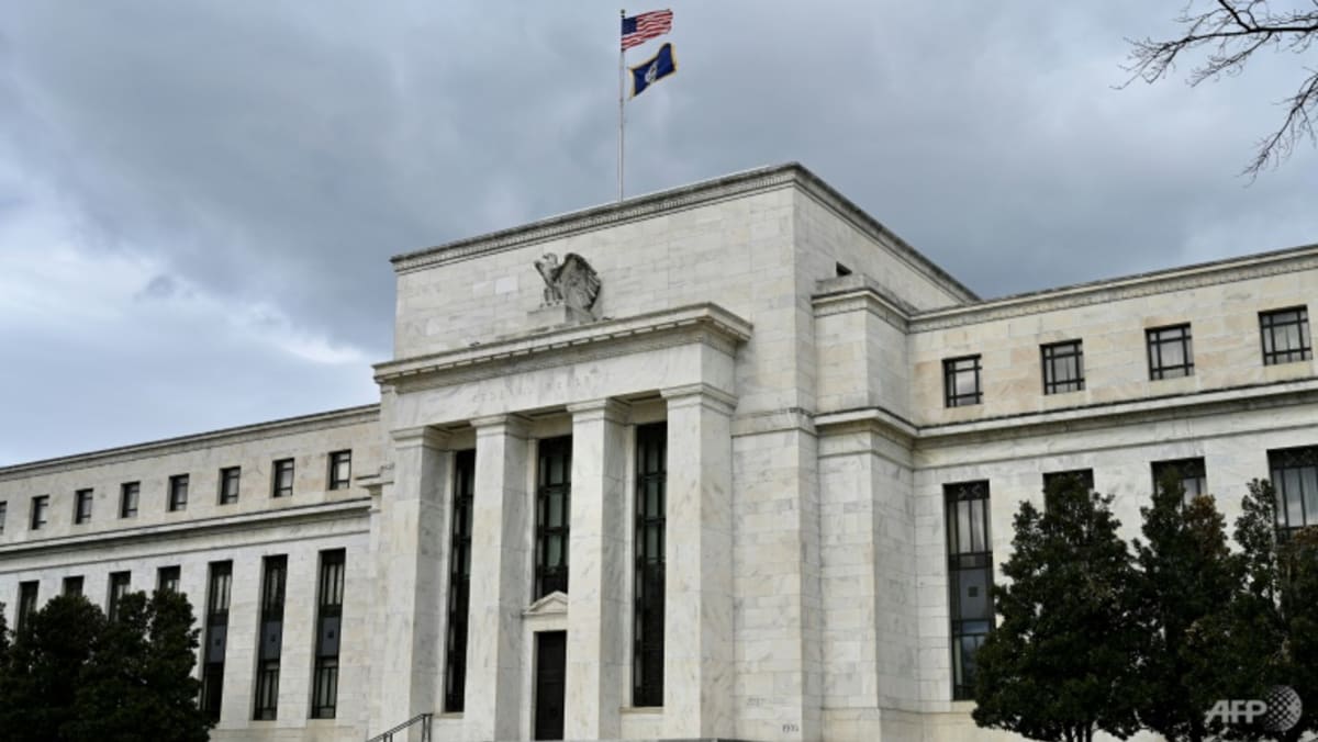 La Fed intenta enhebrar la aguja al pronosticar un aterrizaje 'suave'