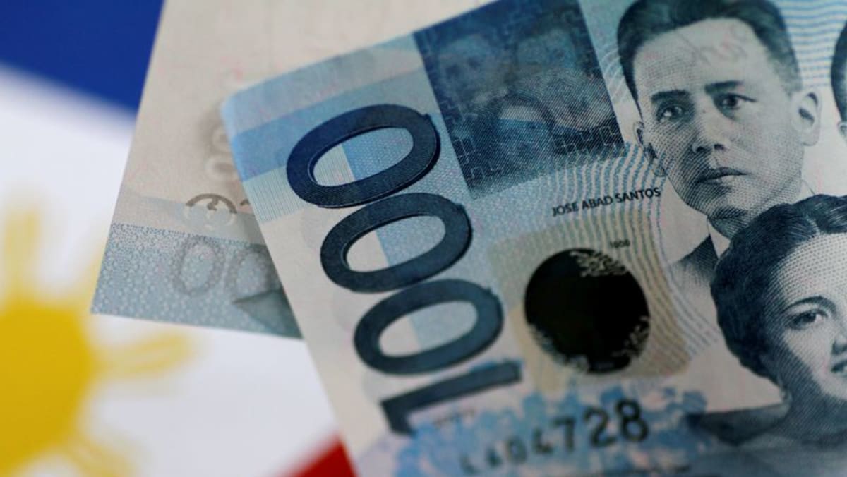 La modesta postura del banco central de Filipinas de subir las tasas eleva las apuestas bajistas sobre el peso: sondeo de Reuters