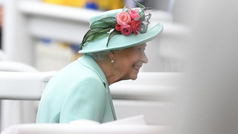 La reina Isabel da las gracias al comienzo de las celebraciones del Jubileo de Platino