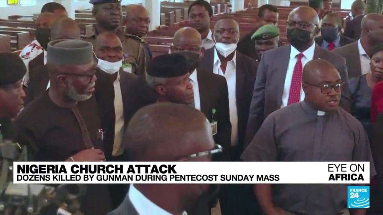 Las fuerzas de Nigeria buscan a los hombres armados que mataron a decenas en la iglesia