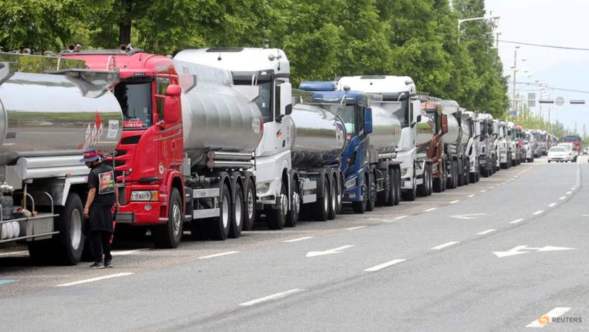 Los camioneros sindicales de Corea del Sur continúan la huelga, las conversaciones con el gobierno se estancan