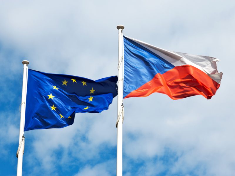 Los checos asumen la presidencia de la UE preparados para el "mal tiempo"