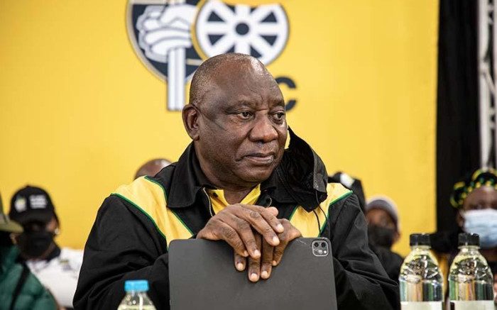 Ramaphosa sobrevive otra semana en el ANC, los funcionarios hablan sobre la saga agrícola