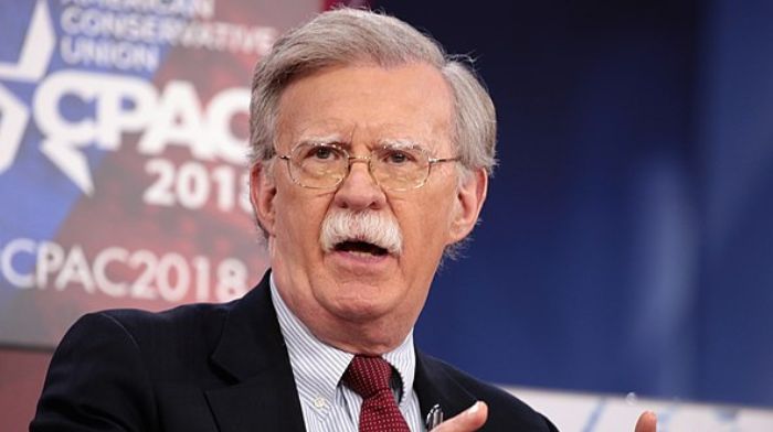 Accesorio de estado profundo John Bolton admite casualmente haber planeado golpes en el extranjero a Jake Tapper de CNN