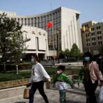 Banco central de China vende 4.100 millones de yuanes netos en divisas en junio
