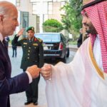 Biden criticado por el golpe de puño del príncipe saudita después del asesinato de Khashoggi