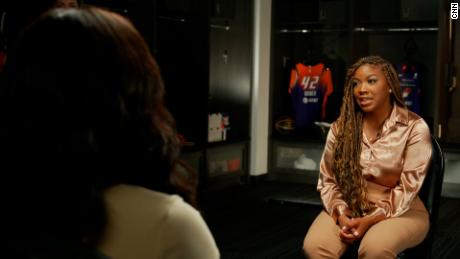 Han pasado 130 días desde que la estrella de la WNBA Brittney Griner fue detenida en Rusia y su juicio está a punto de comenzar.  Su esposa quiere que los funcionarios estadounidenses hagan más para traerla a casa