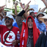 Cientos de personas protestan contra el proyecto de constitución de Túnez antes de la votación