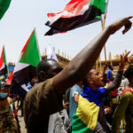 Cientos en Sudán continúan las protestas contra el régimen militar