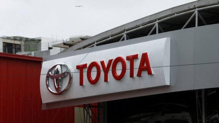 El director financiero de la compañía del grupo Toyota pone en duda el objetivo de producción del fabricante de automóviles