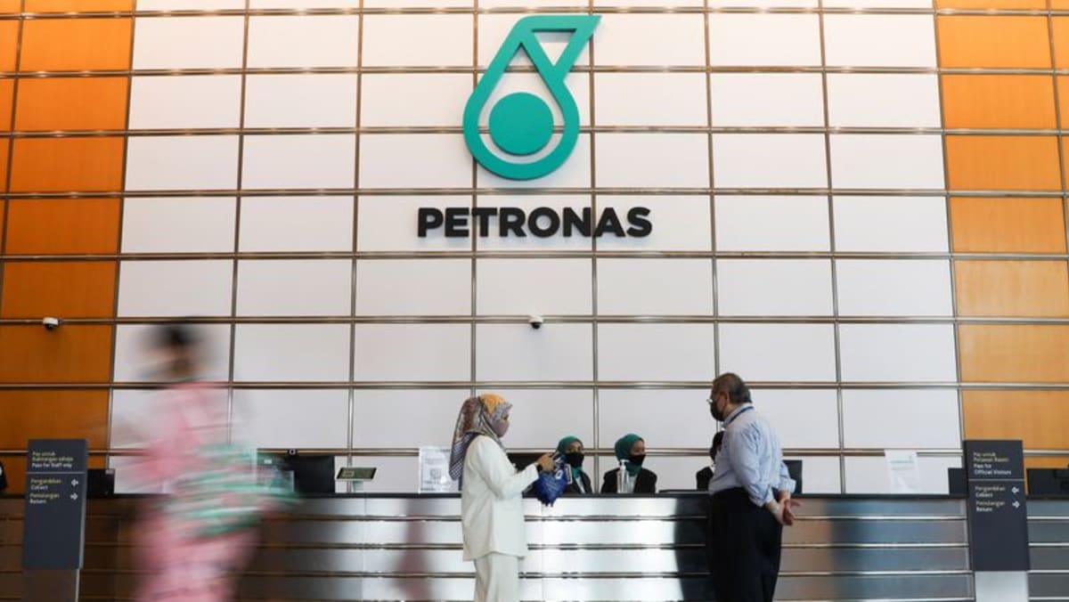 El pago de Petronas al gobierno de Malasia se ve más alto en 55-59 mil millones de rgt este año